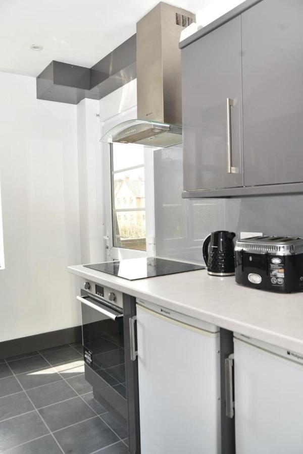 Bright And Spacious 2 Bedroom Apartment Sutton  Ngoại thất bức ảnh